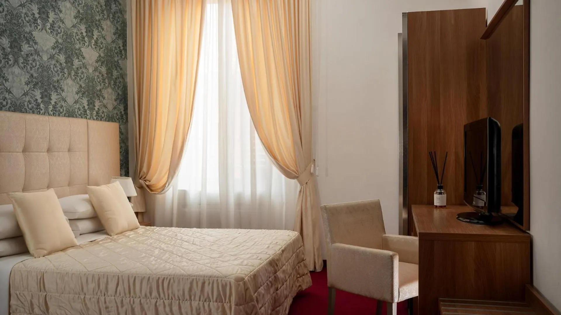 **** Hotel Albergo Rossini 1936 - Small & Charming Bologna Italy